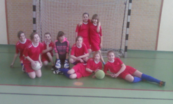 Zwycięskie eliminacje w piłce nożnej dziewcząt ze Szkoły Podstawowej w Trzebiechowie